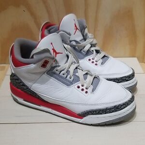 Nike Air Jordan 3 Retro Fire Red Size Wmn's size 7 1/2
EU 38.5